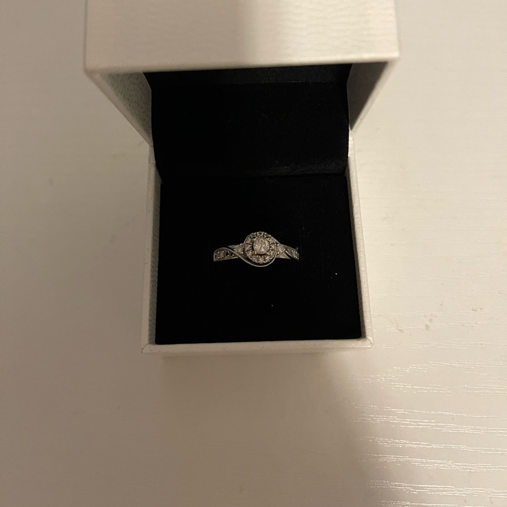 Diamond Ring - Picture 2 of 6